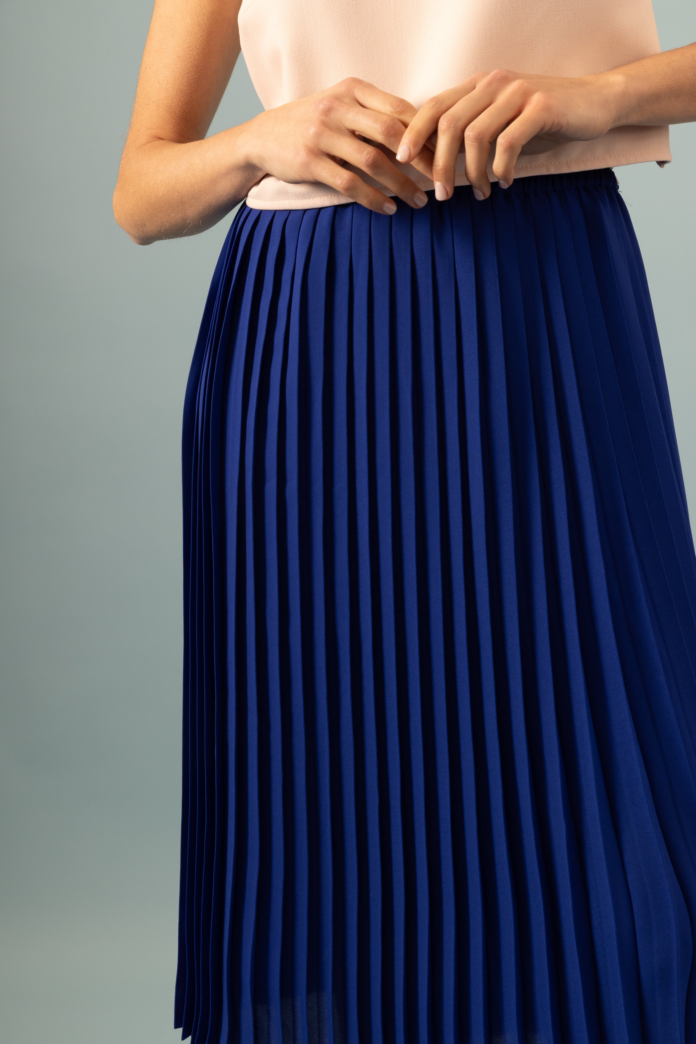 Jupe plissée midi bleu électrique