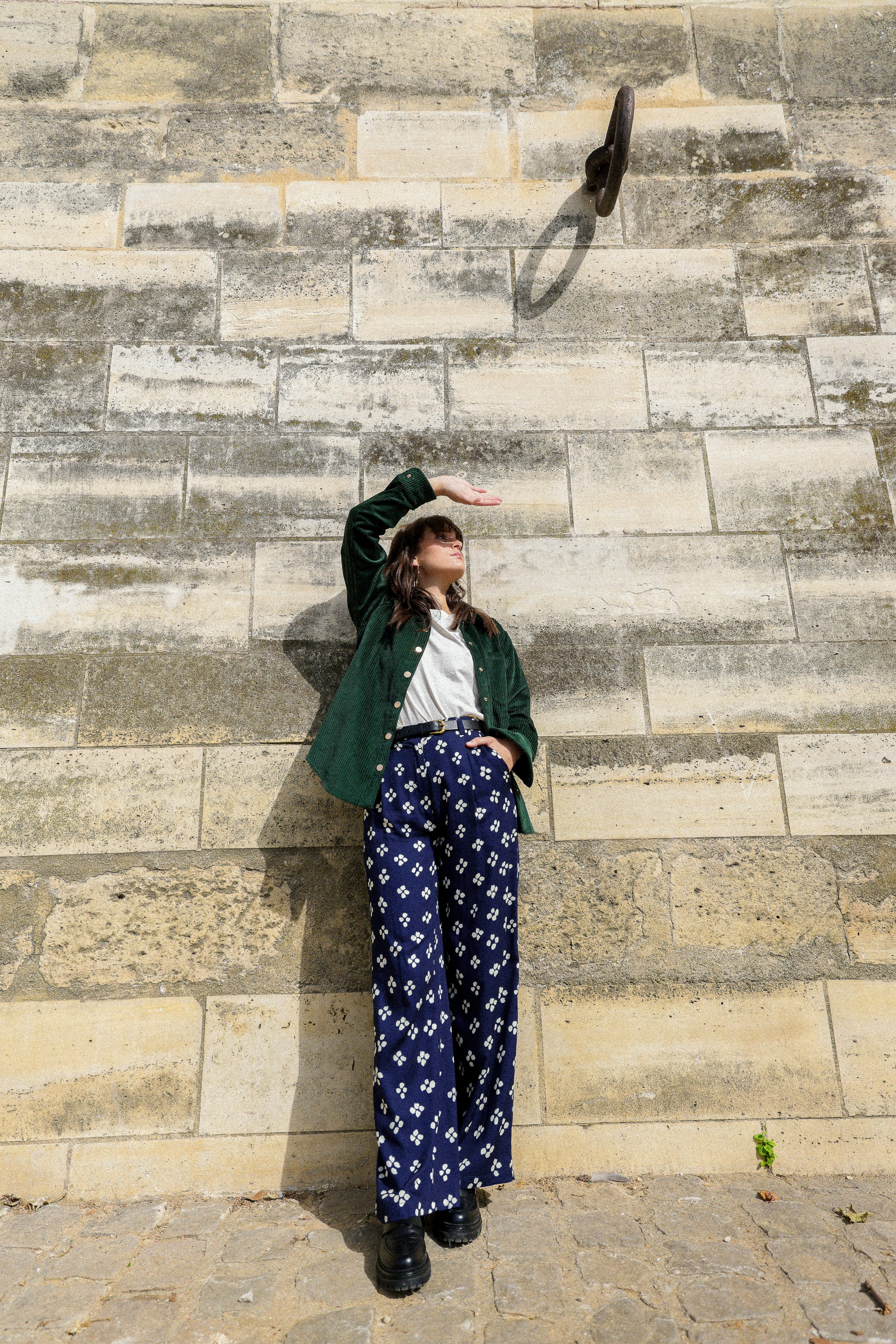 Pantalón pinzas berenjena 