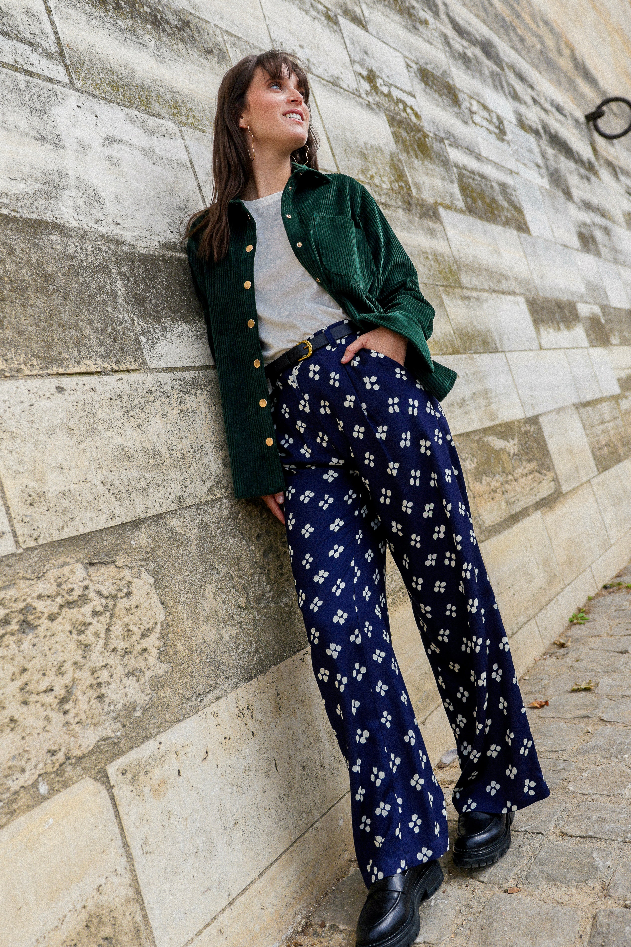 Pantalón pinzas berenjena 