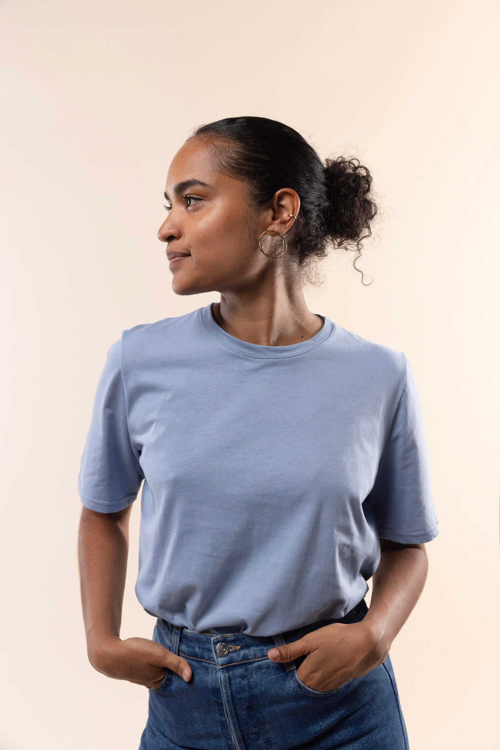 La camiseta de chico malo azul pastel