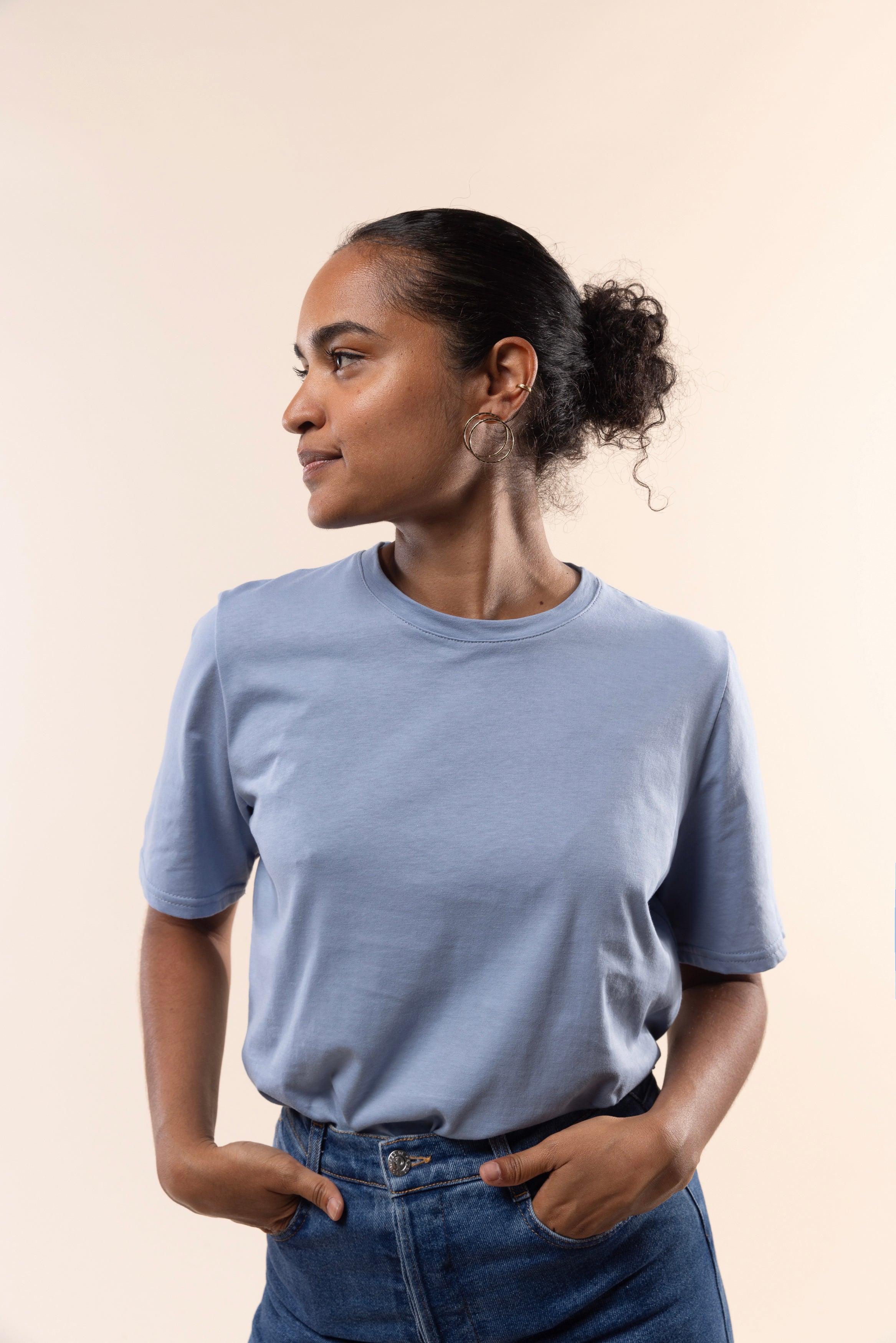 La camiseta de chico malo azul pastel