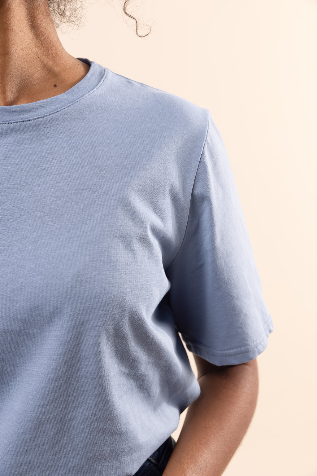 La camiseta de chico malo azul pastel