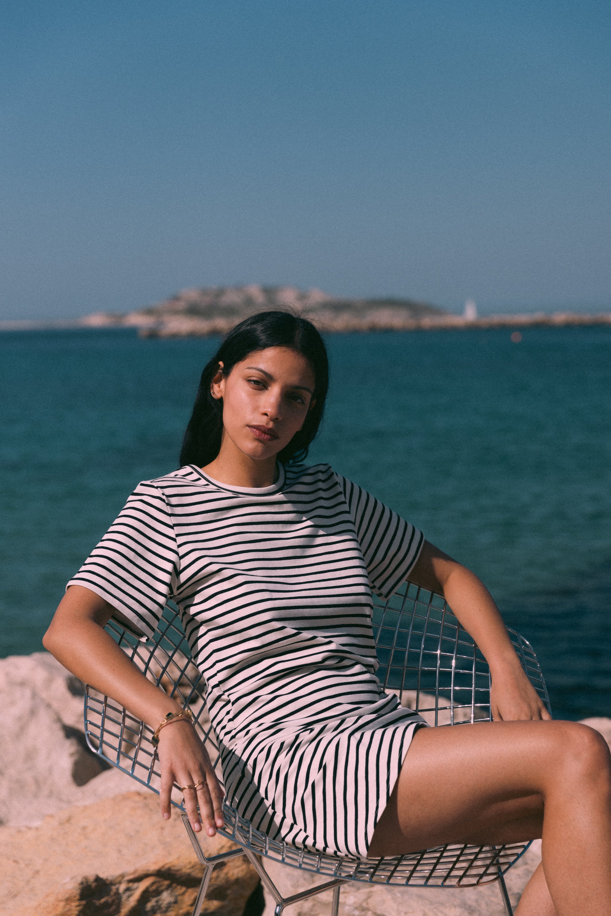 Mini robe drapée marinière noire