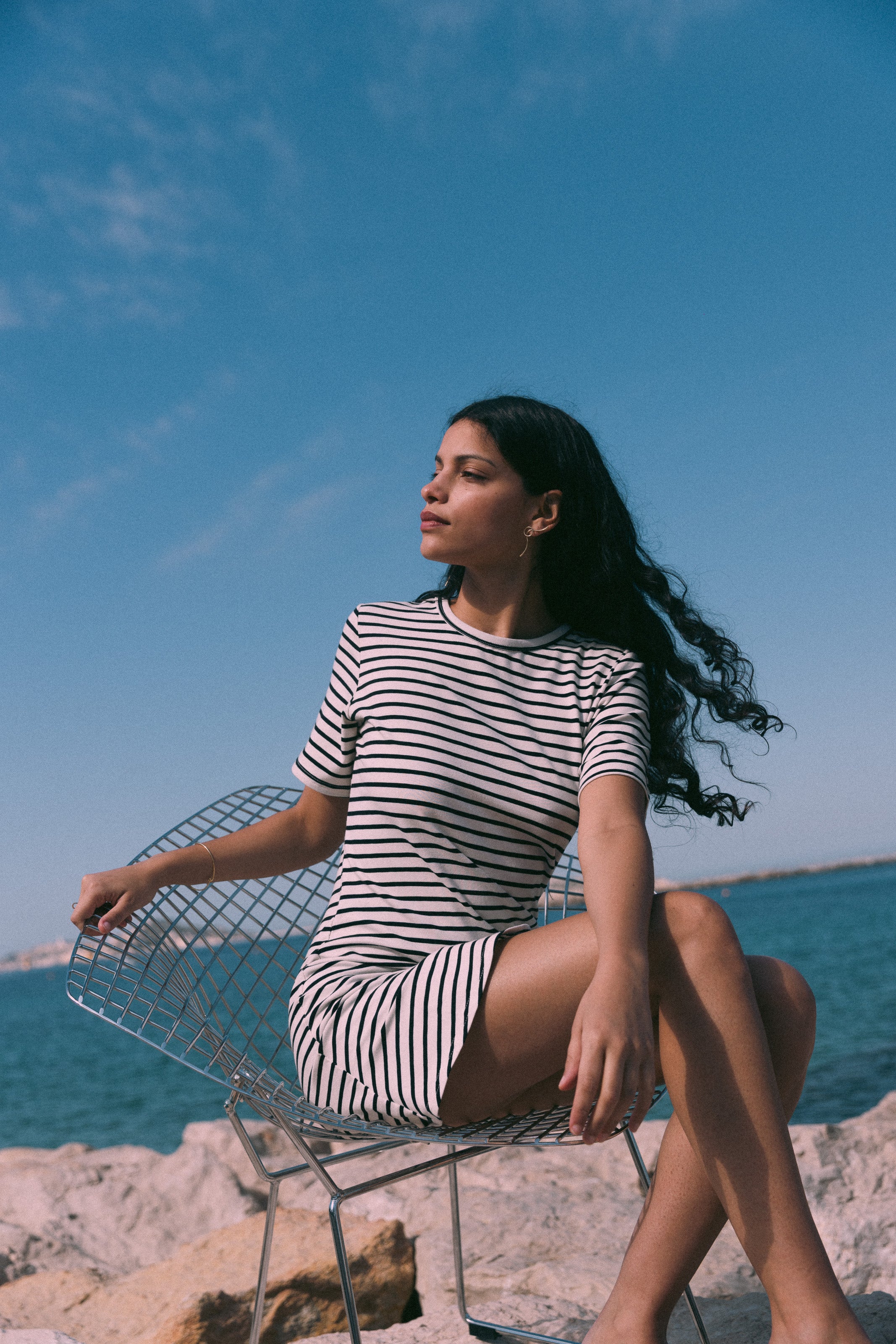 Mini robe drapée marinière noire