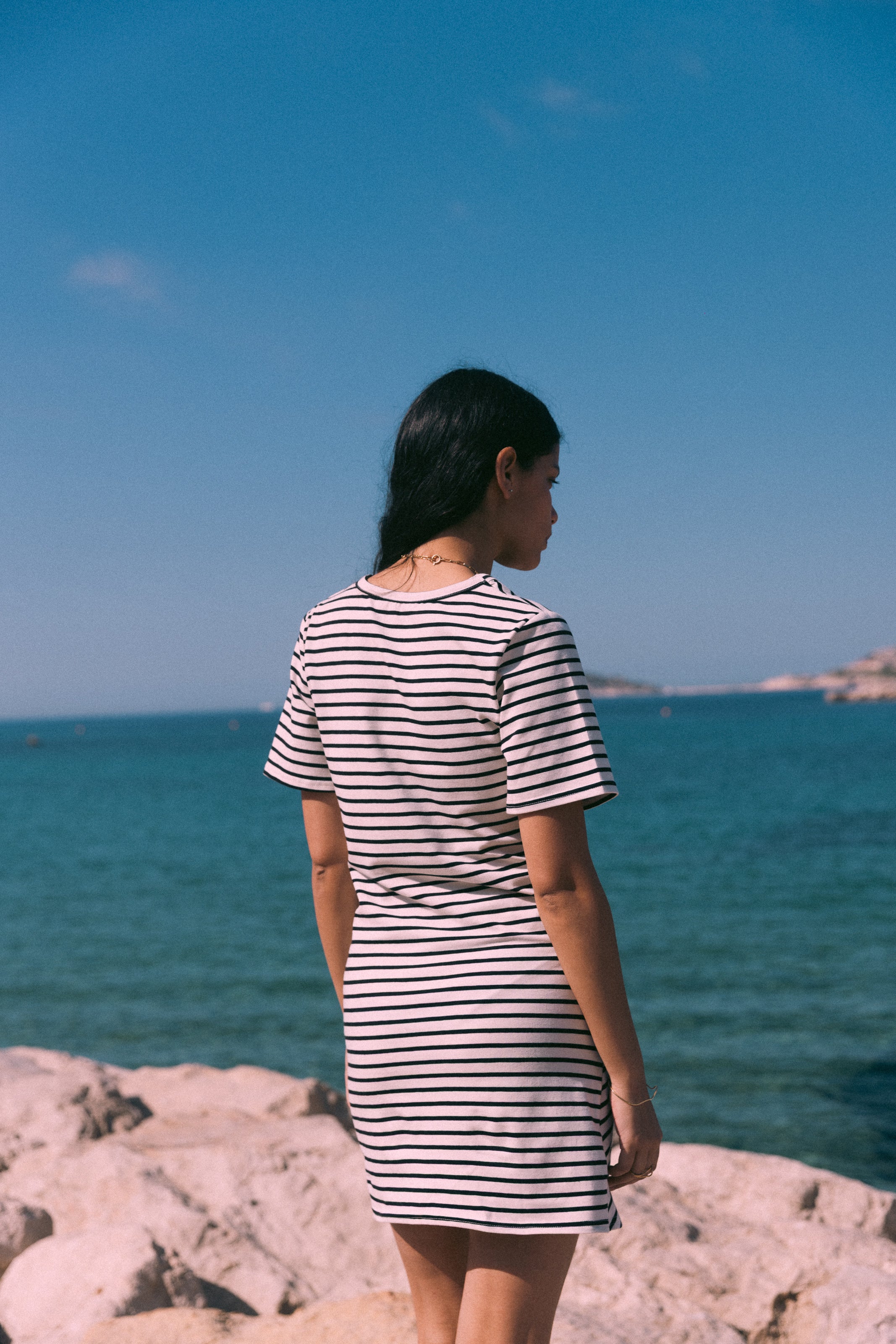 Mini robe drapée marinière noire