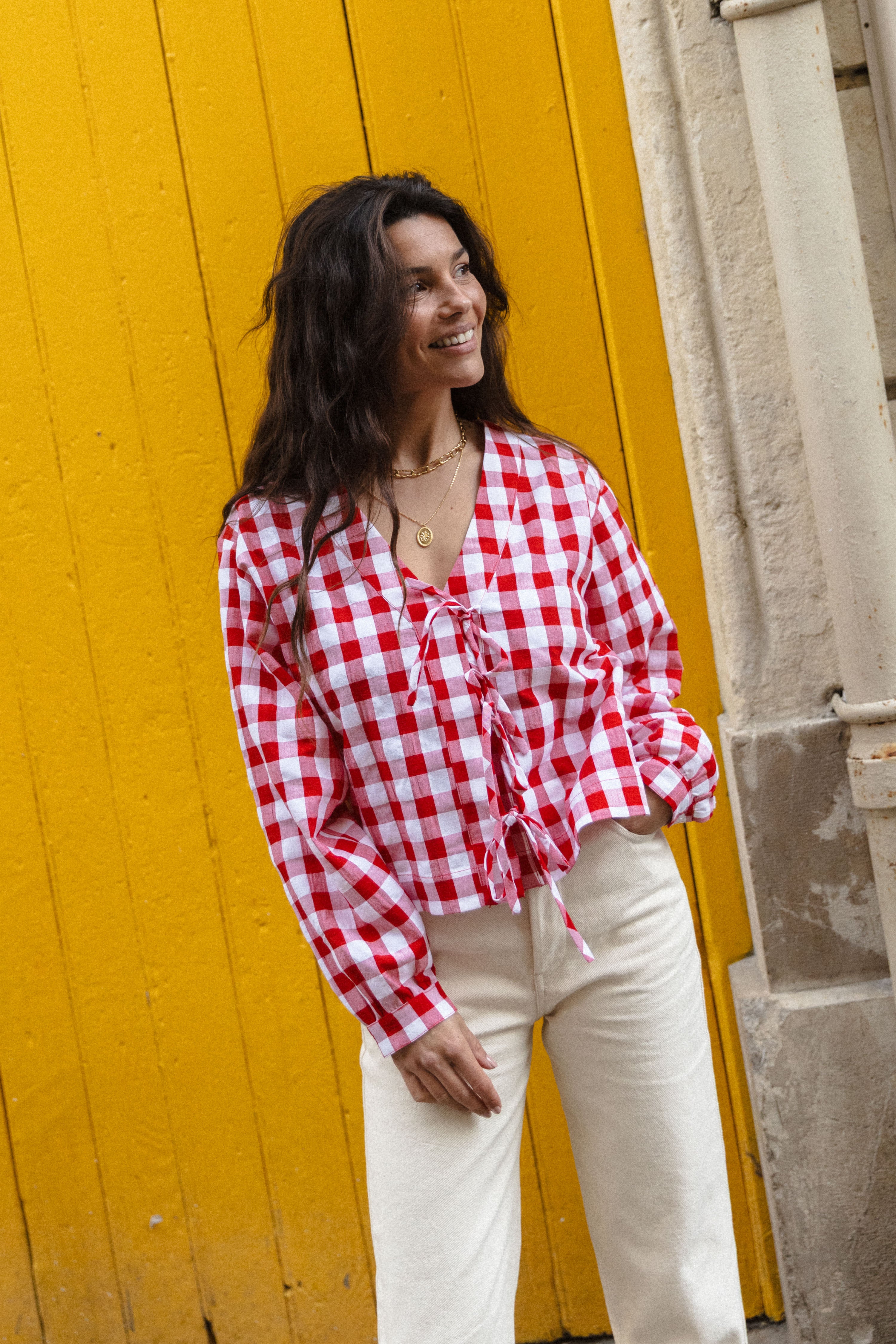 blusa anudada de cuadros vichy