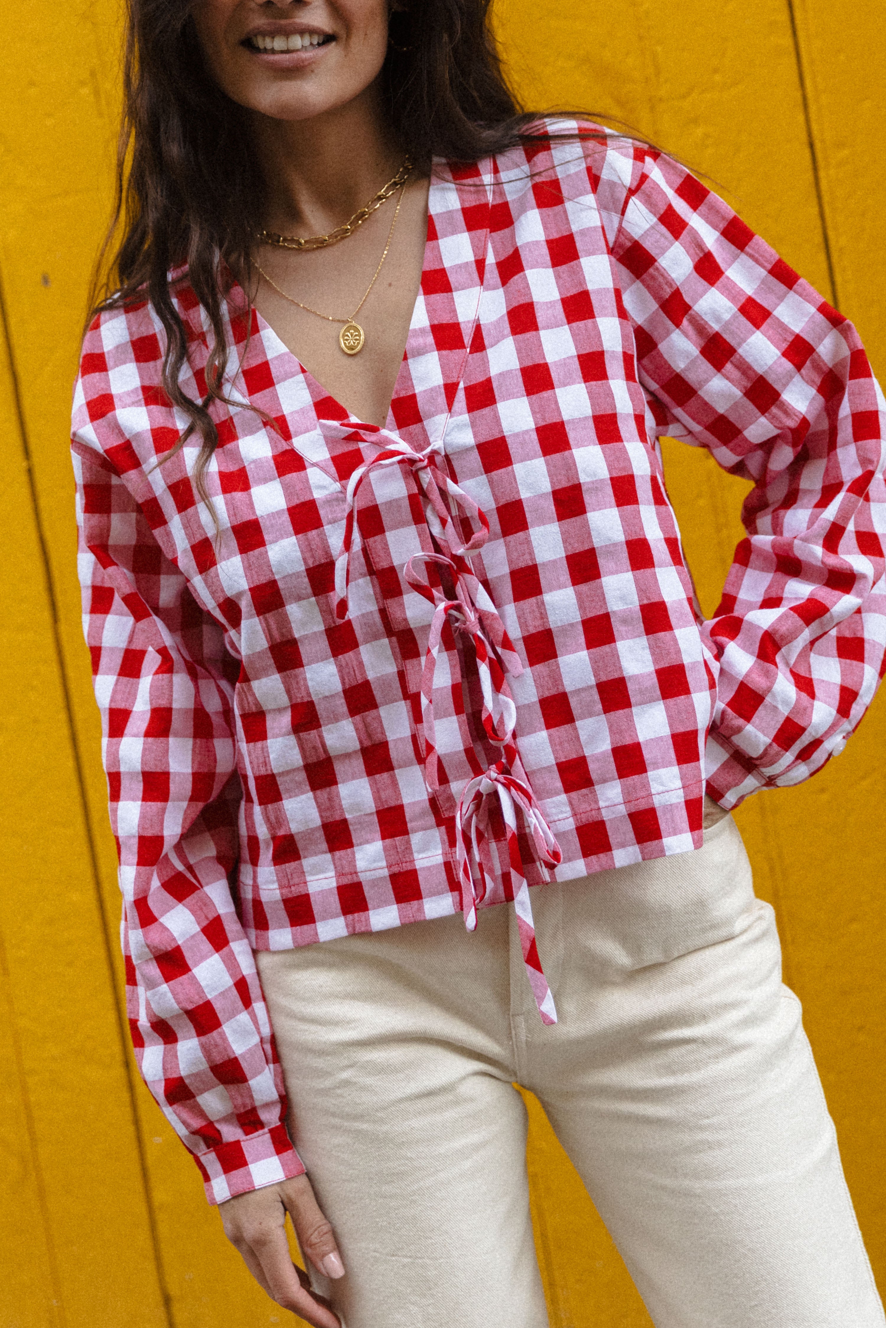 blusa anudada de cuadros vichy
