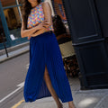 Jupe plissée longue fendue bleu électrique