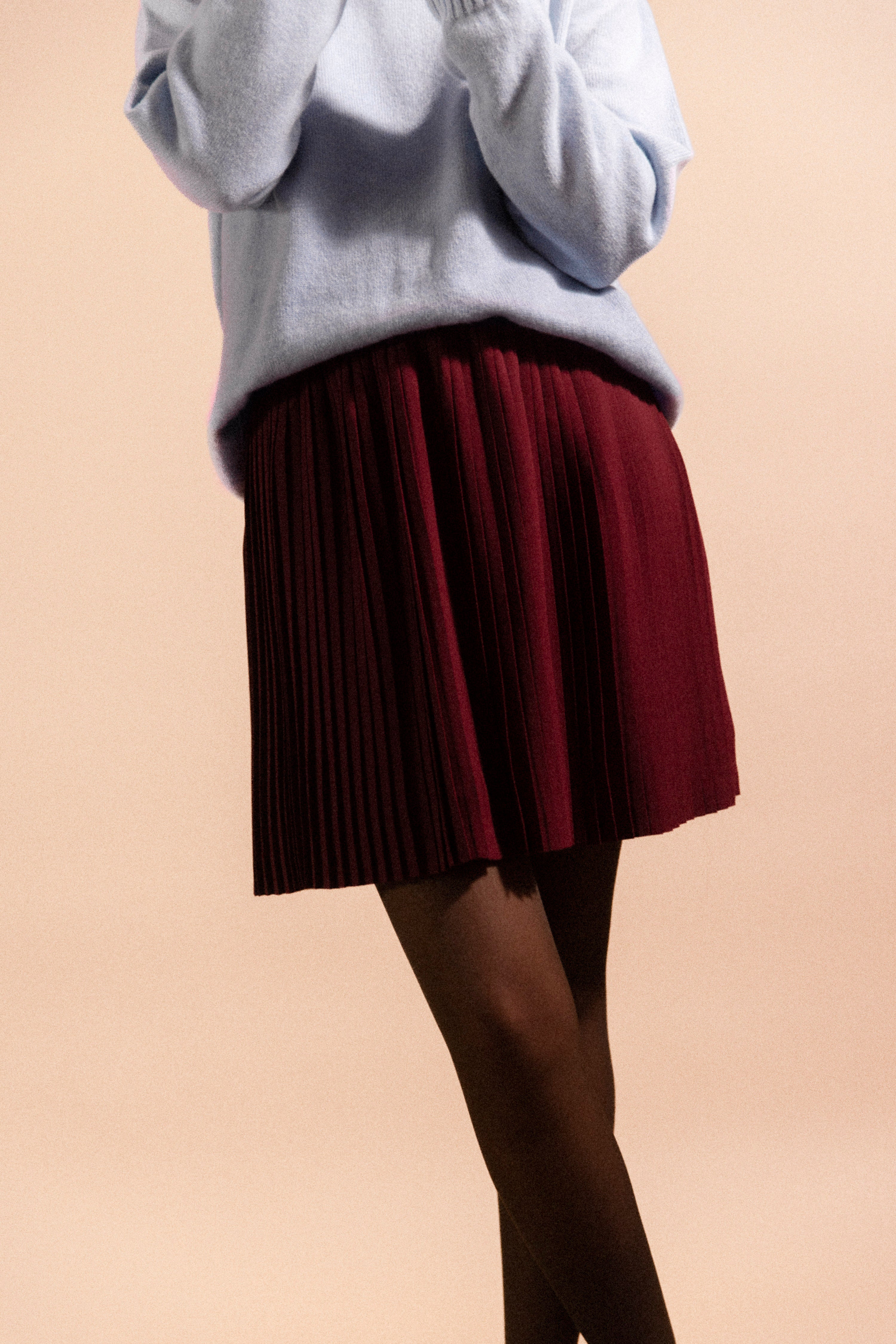 Jupe plissée courte bordeaux