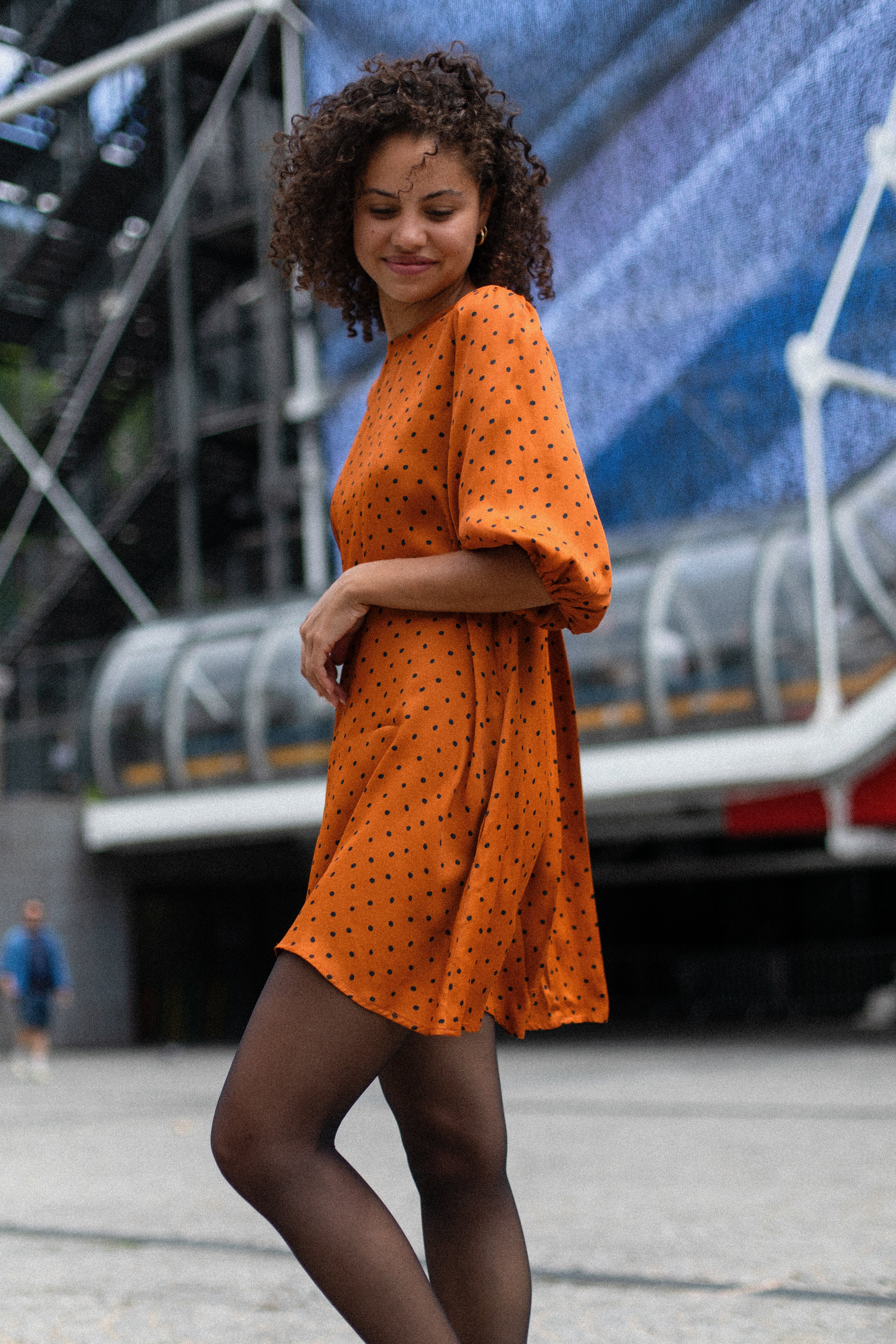 Vestido de muñeca color camel con lunares