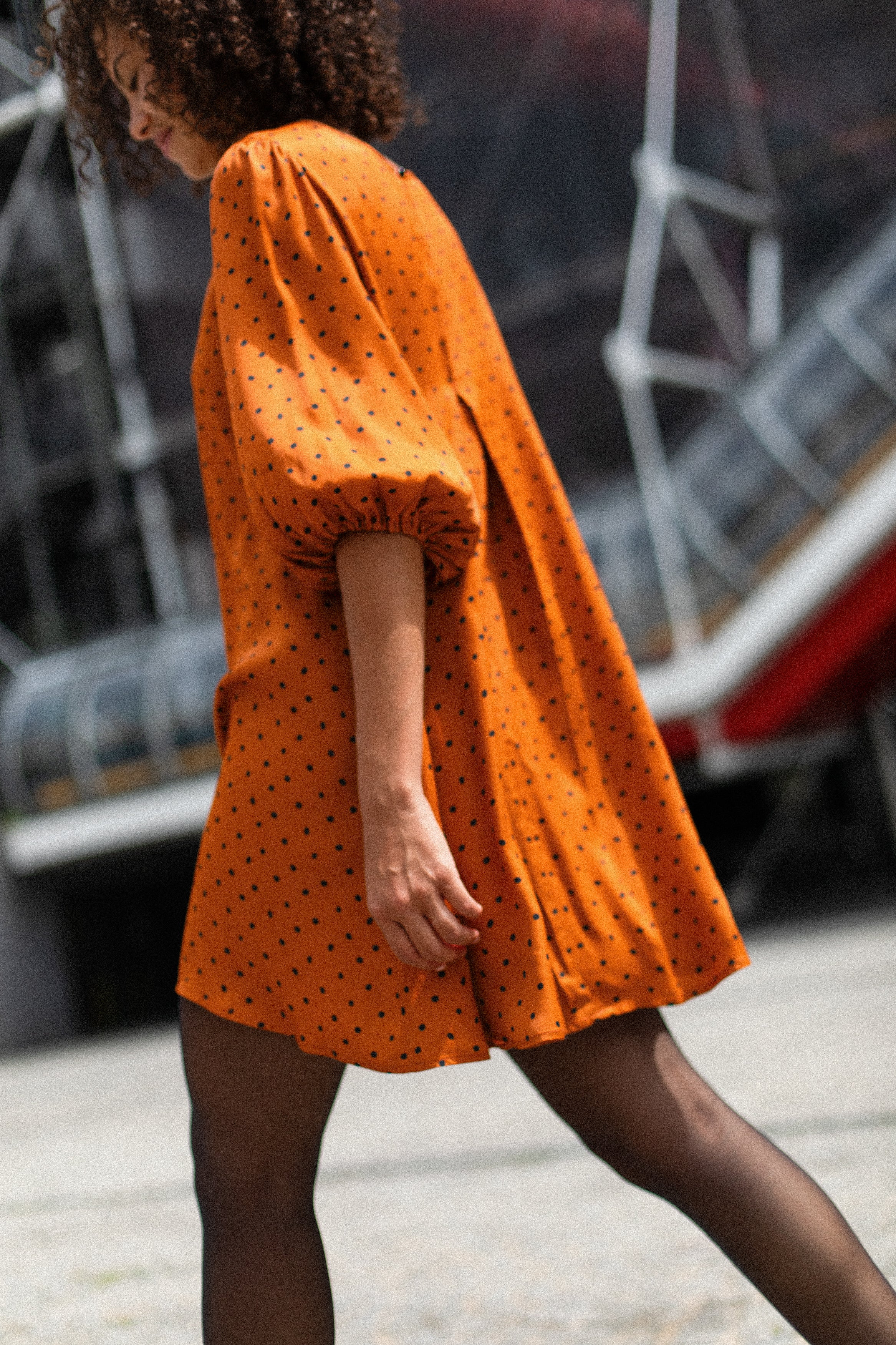 Vestido de muñeca color camel con lunares