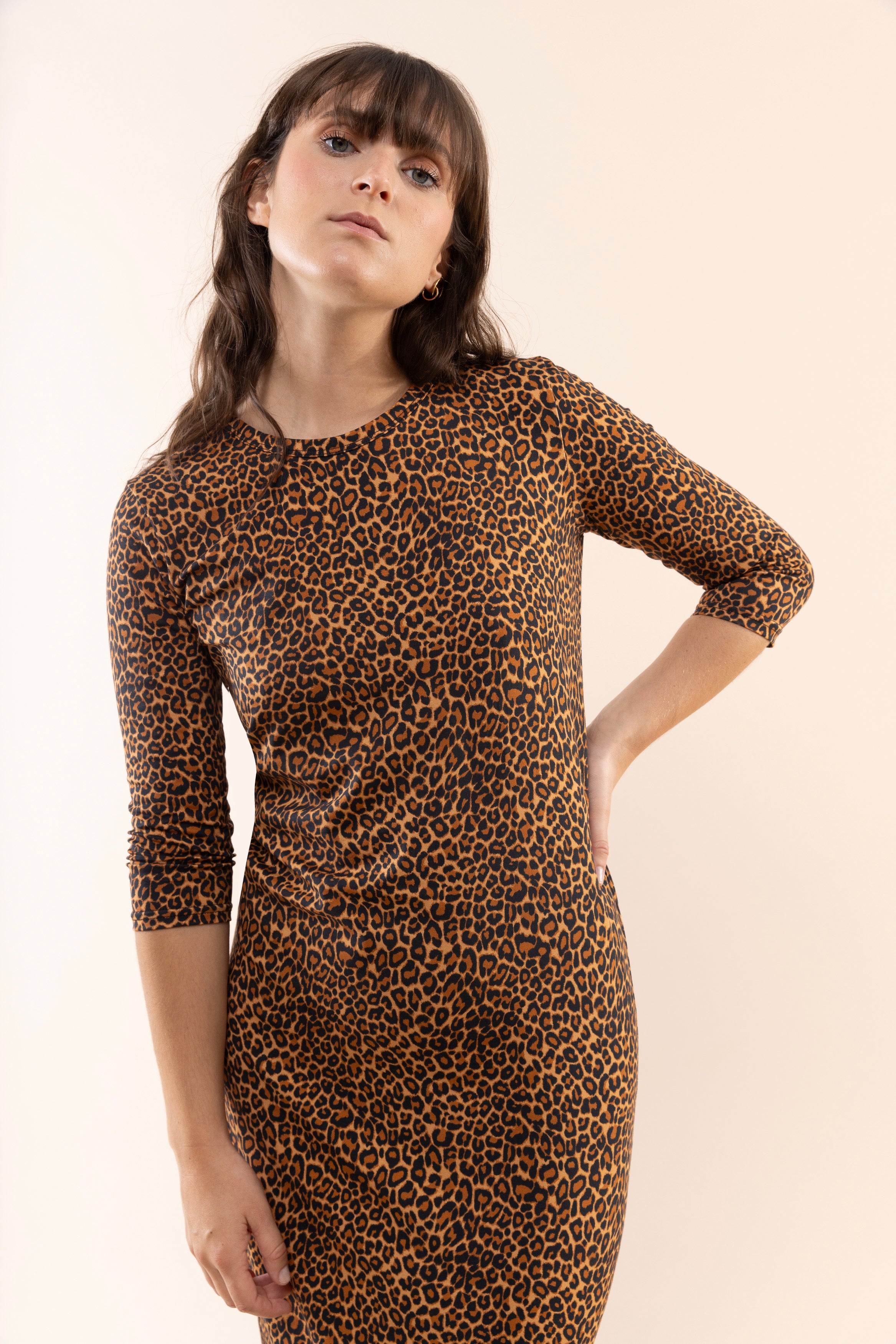 Vestido tres cuartos con estampado de leopardo