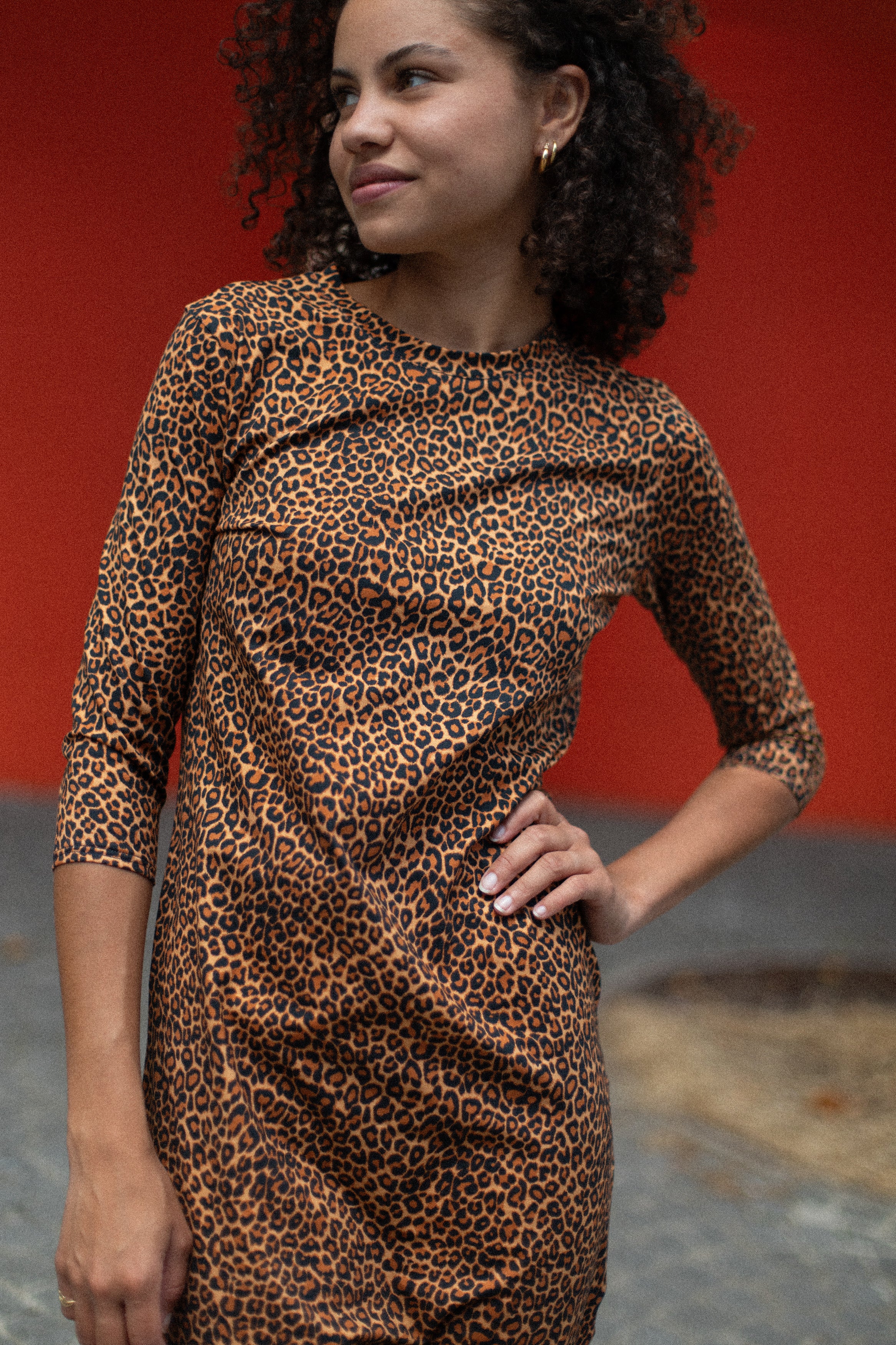 Vestido tres cuartos con estampado de leopardo