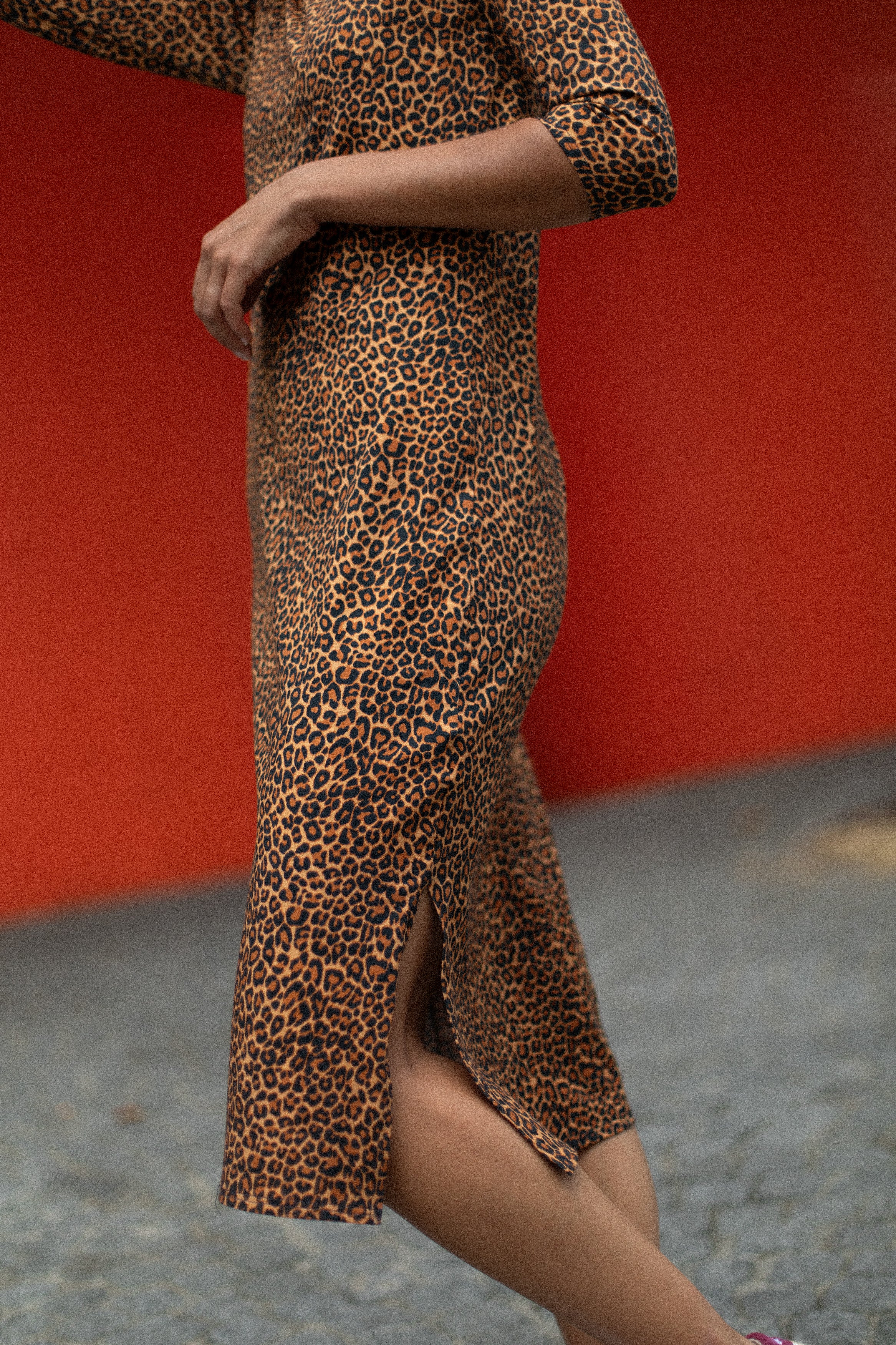 Vestido tres cuartos con estampado de leopardo