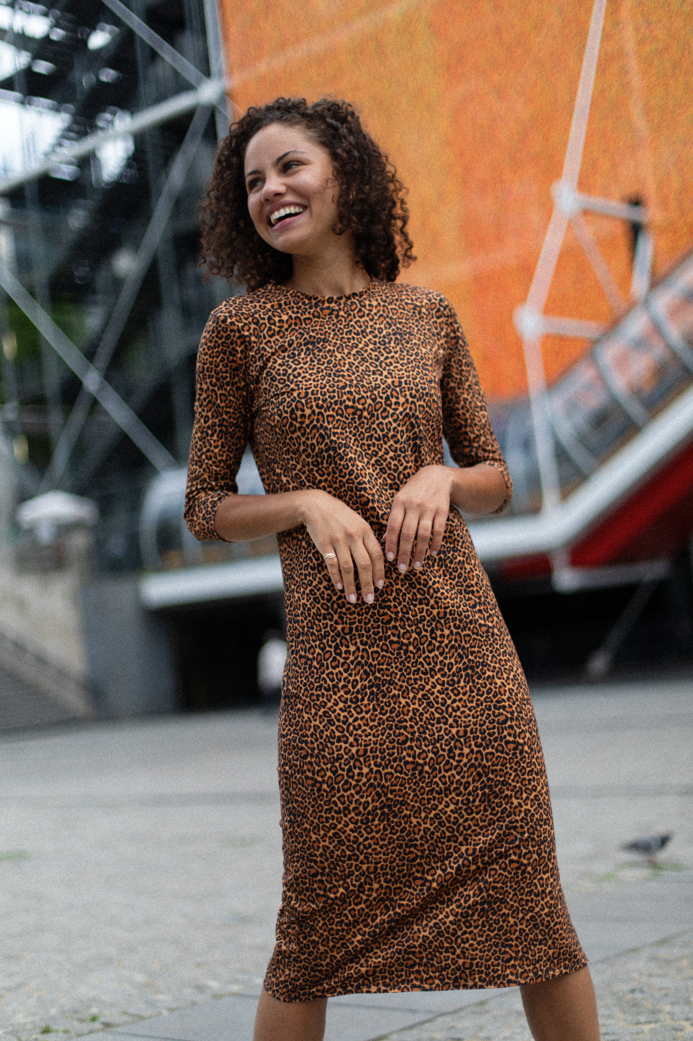 Vestido tres cuartos con estampado de leopardo