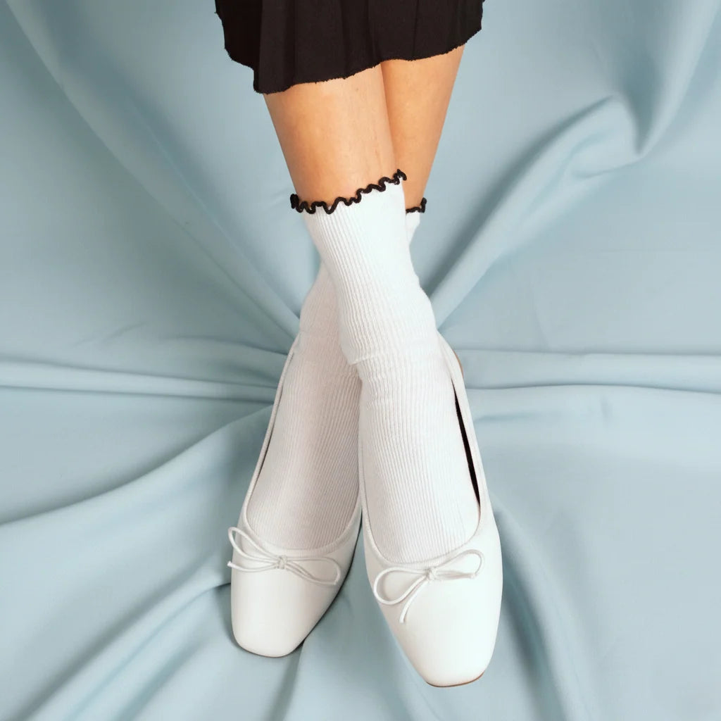 Chaussettes en coton biologique à volants | Noires